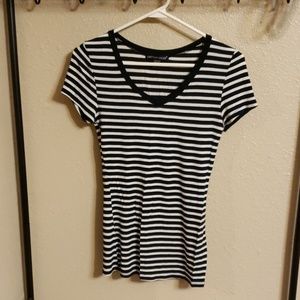 Junior's Short Sleeve Top